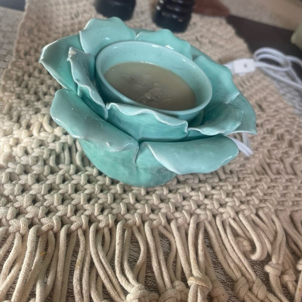 Scentsy petal green element wax warmer